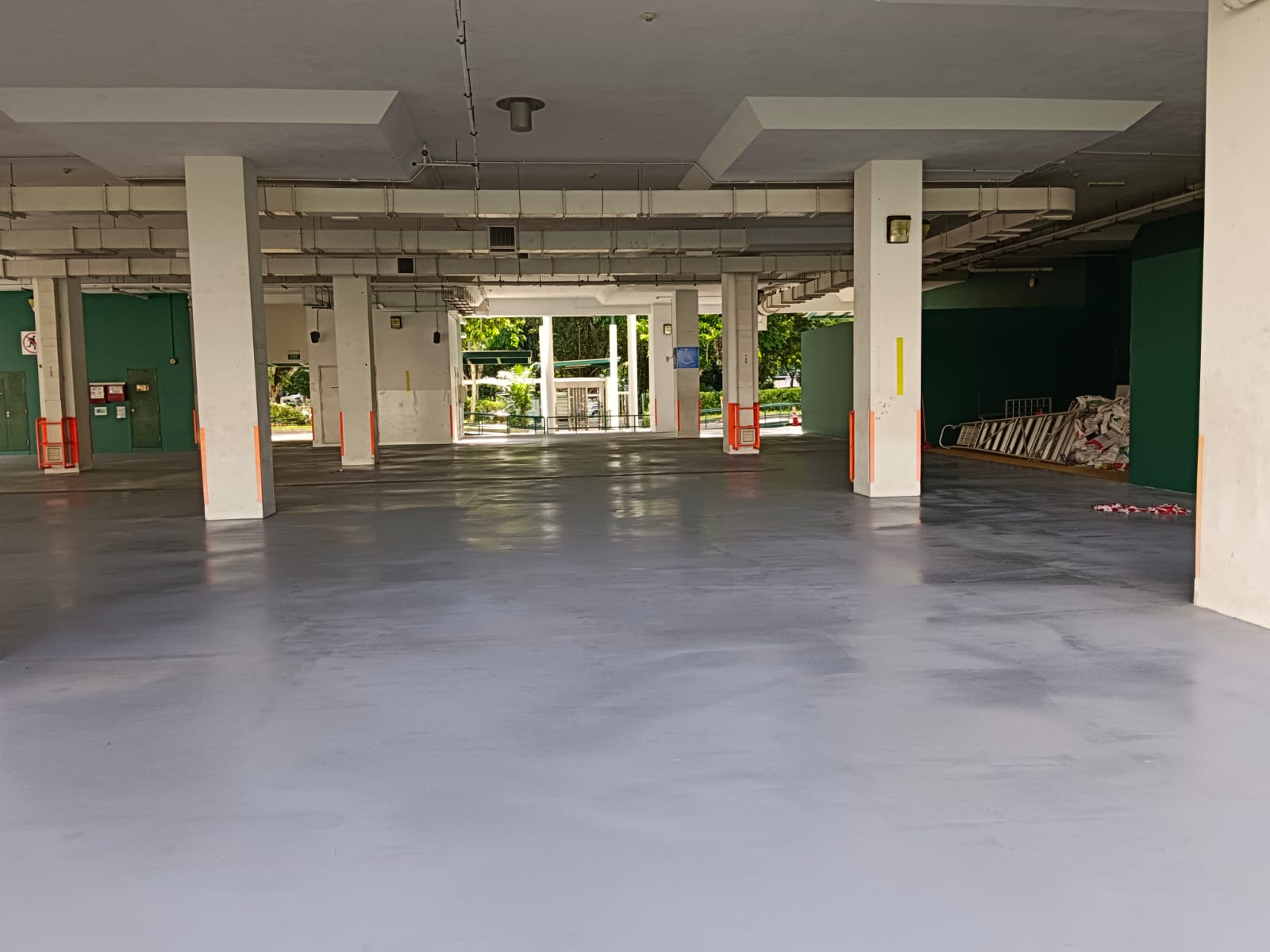 Completed grey epoxy floor coating in a multi-storey carpark by EMK Construction